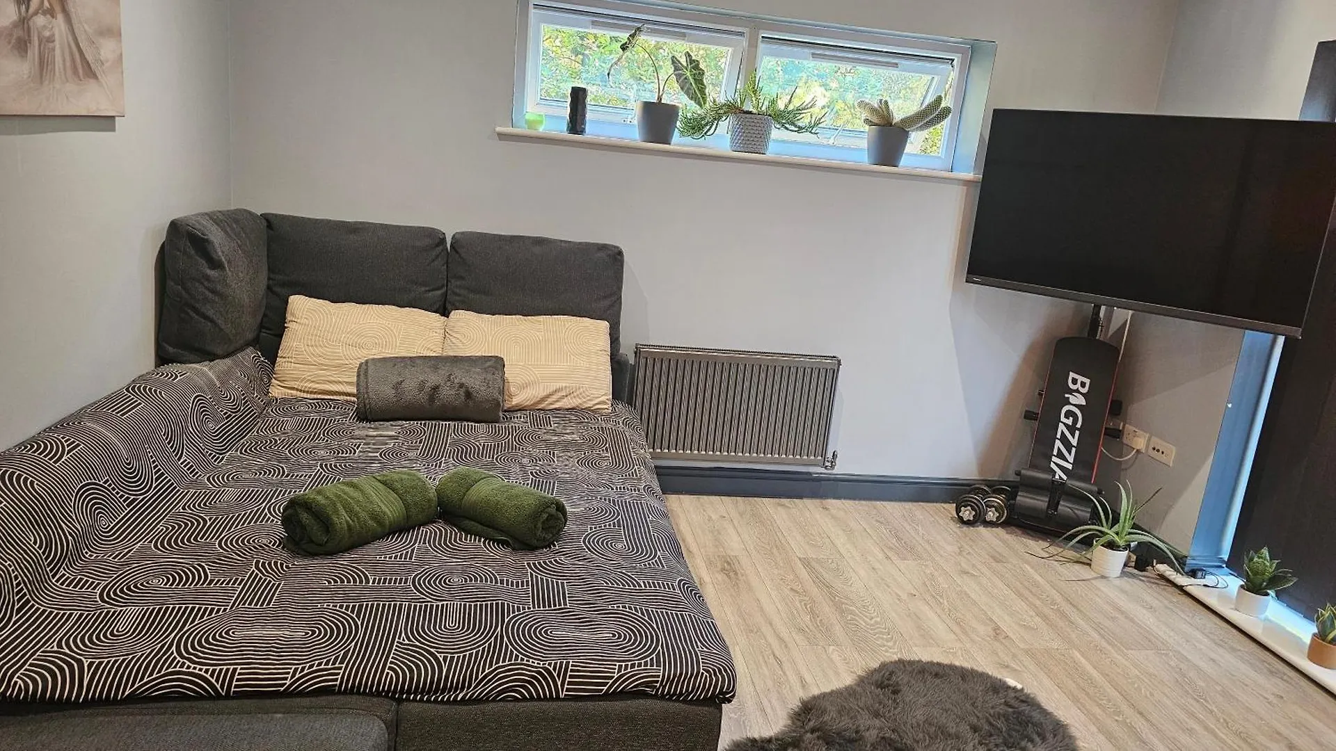 Cozy Southampton Apartment Retreat